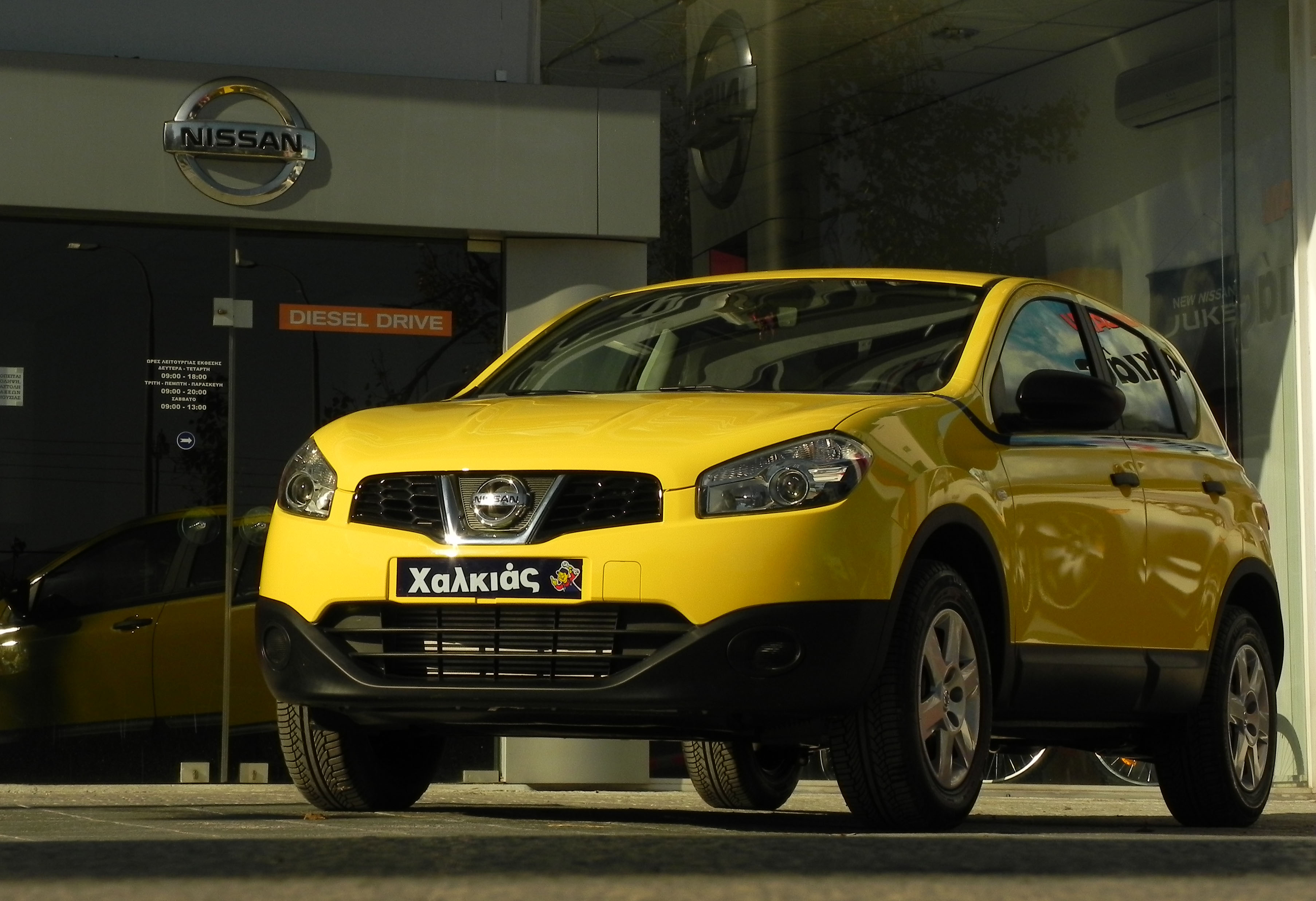 Yellow triangle nissan qashqai #4