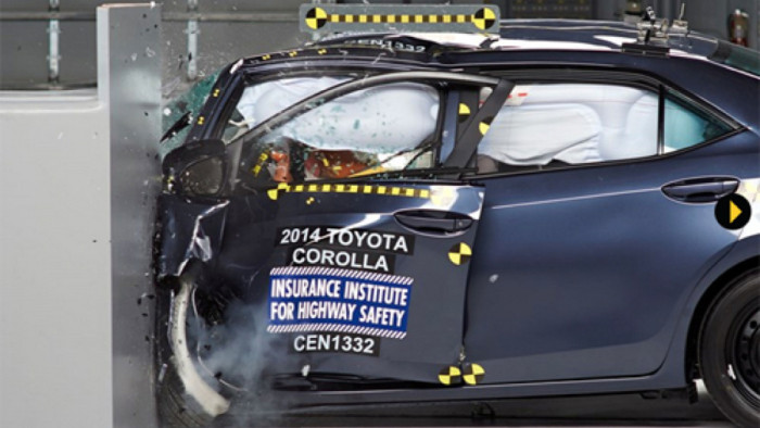 2009 toyota corolla crash test video #7