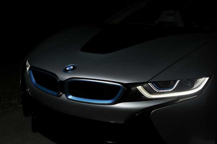 bmw i8 lights 1 700x466  Το BMW i8 το πρώτο αυτοκίνητο παραγωγής με την λέιζερ τεχνολογία φωτισμού