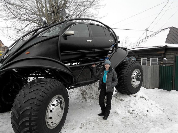 Giant Russian Car 1 700x524 Ένα τεράστιο αυτοκίνητο από τη Ρωσία