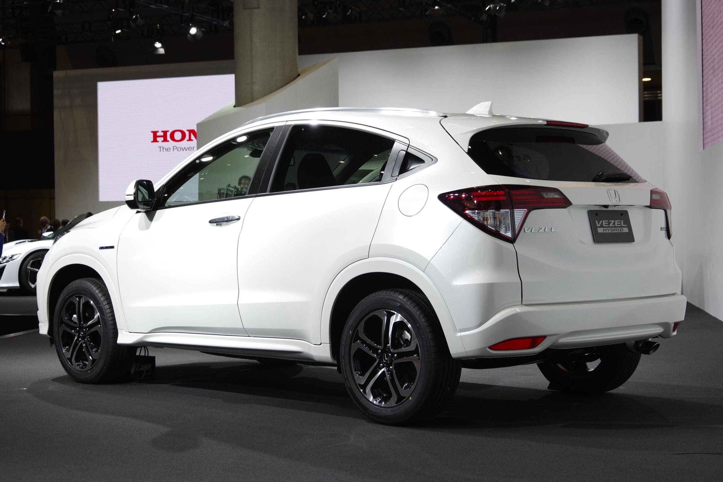 Honda vezel. Honda Vezel Hybrid 2015. Хонда Везел гибрид. Хонда Визель 2015 гибрид. Honda Vezel белый.