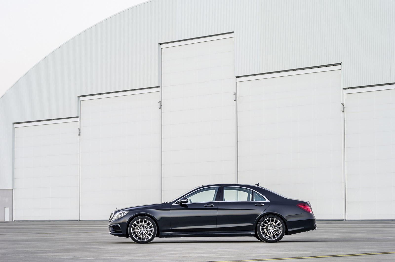 Mercedes s class w222. Мерседес 222 сбоку. Мерседес w222 2014. Mercedes s350 w222.