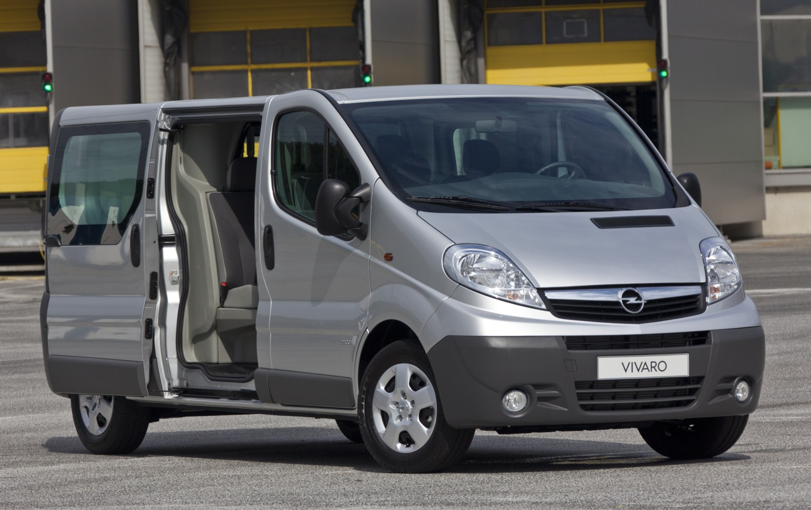 Opel vivaro фото